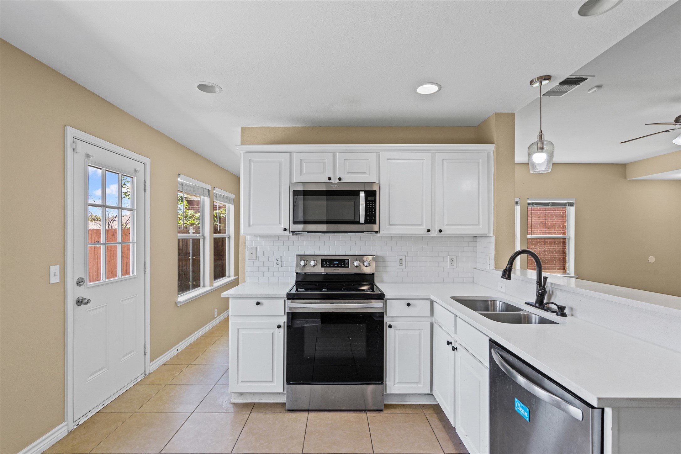 9113 Chisholm Trail