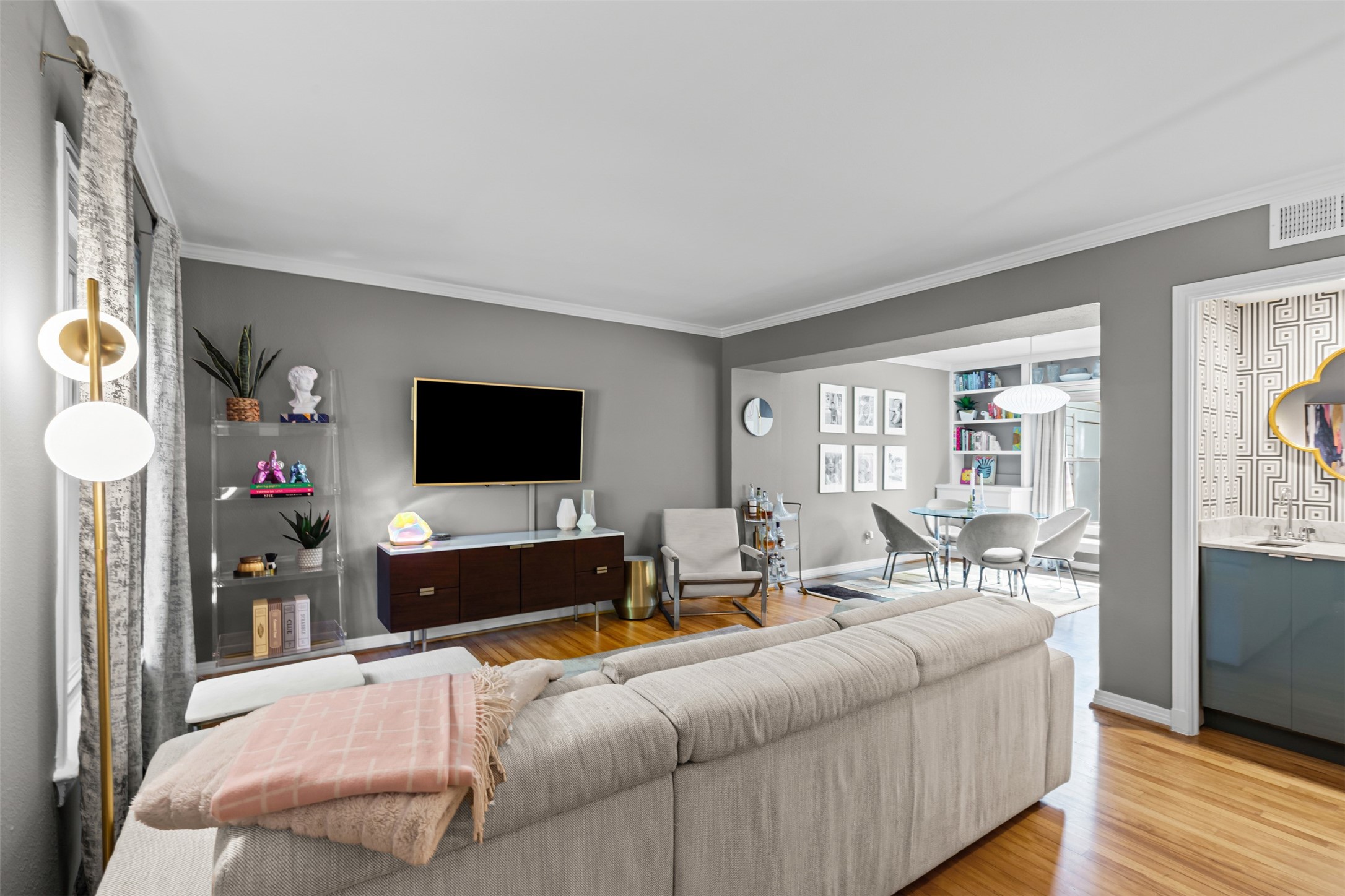 6410 Bordeaux Avenue