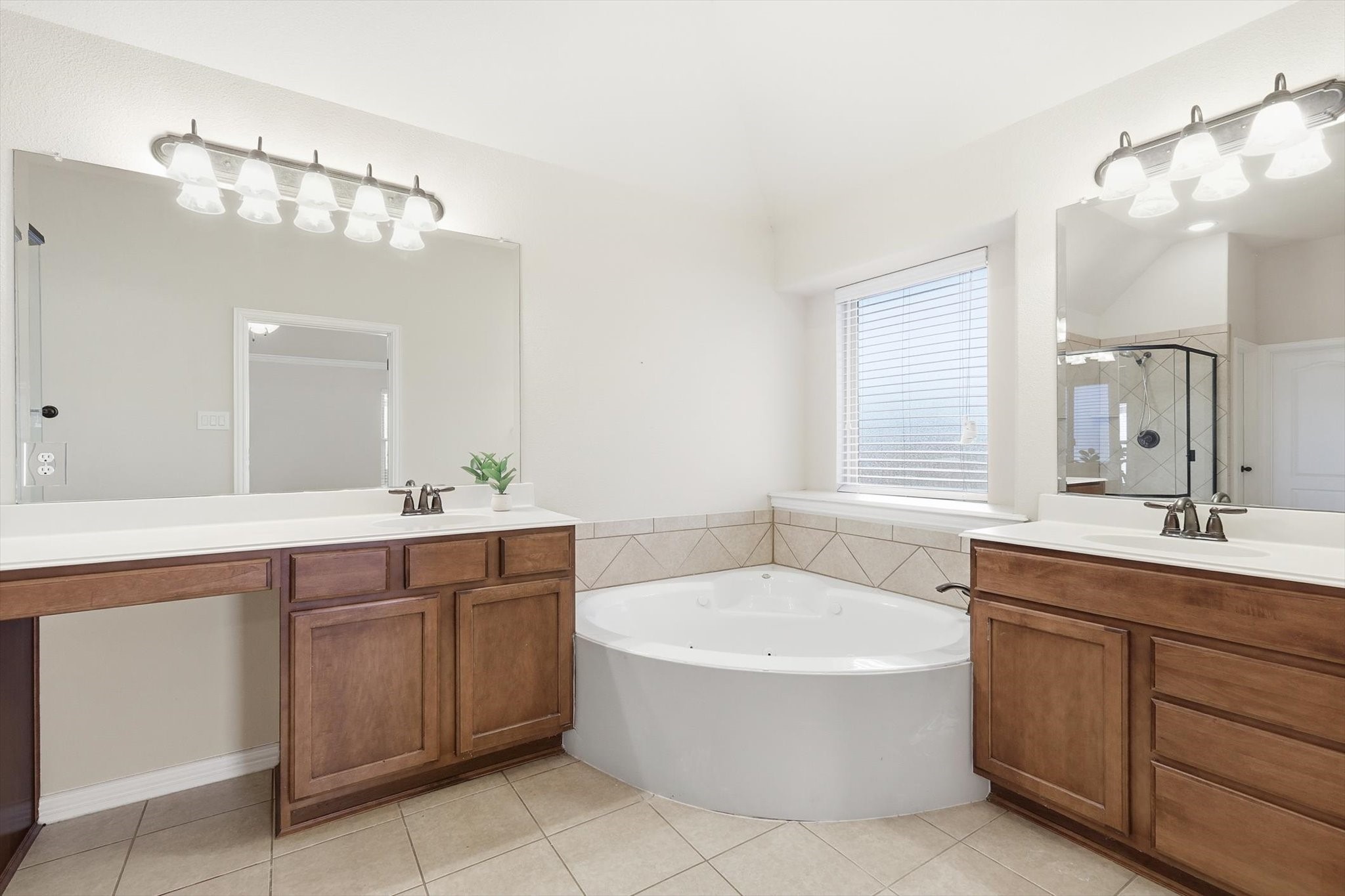 2462 Sunderland Lane