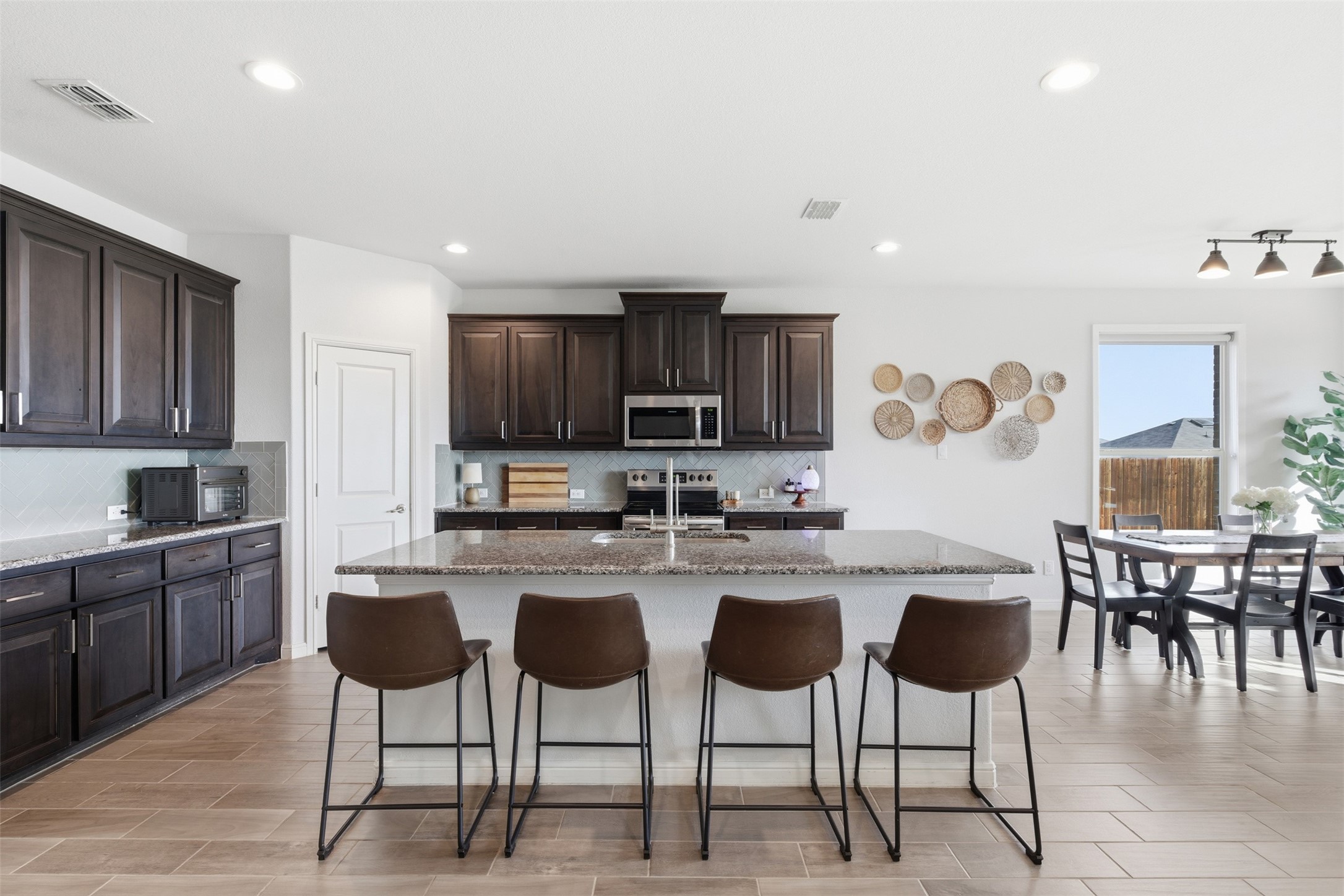 1109 Scotney Lane