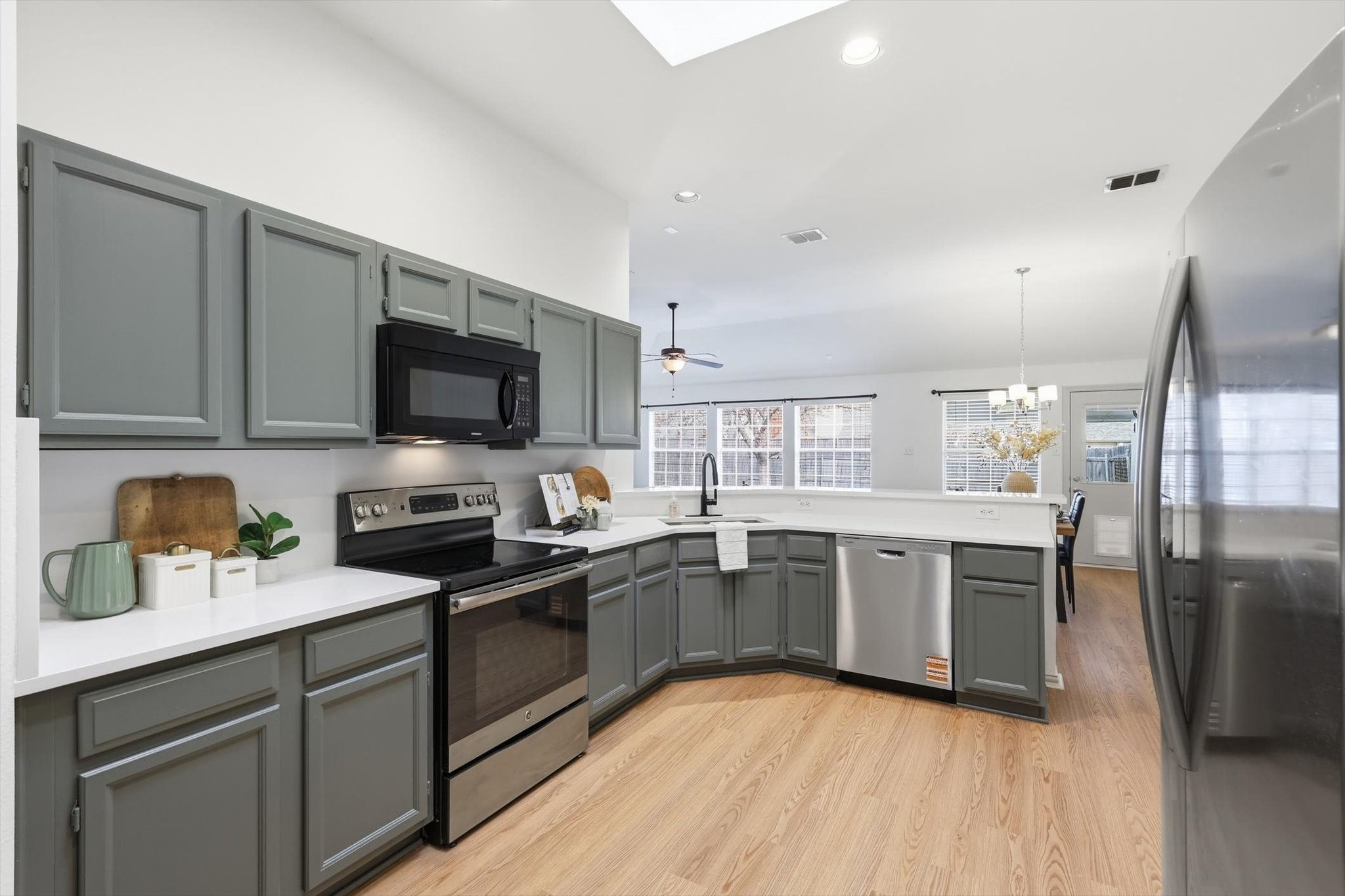 1233 Valley Oaks Drive