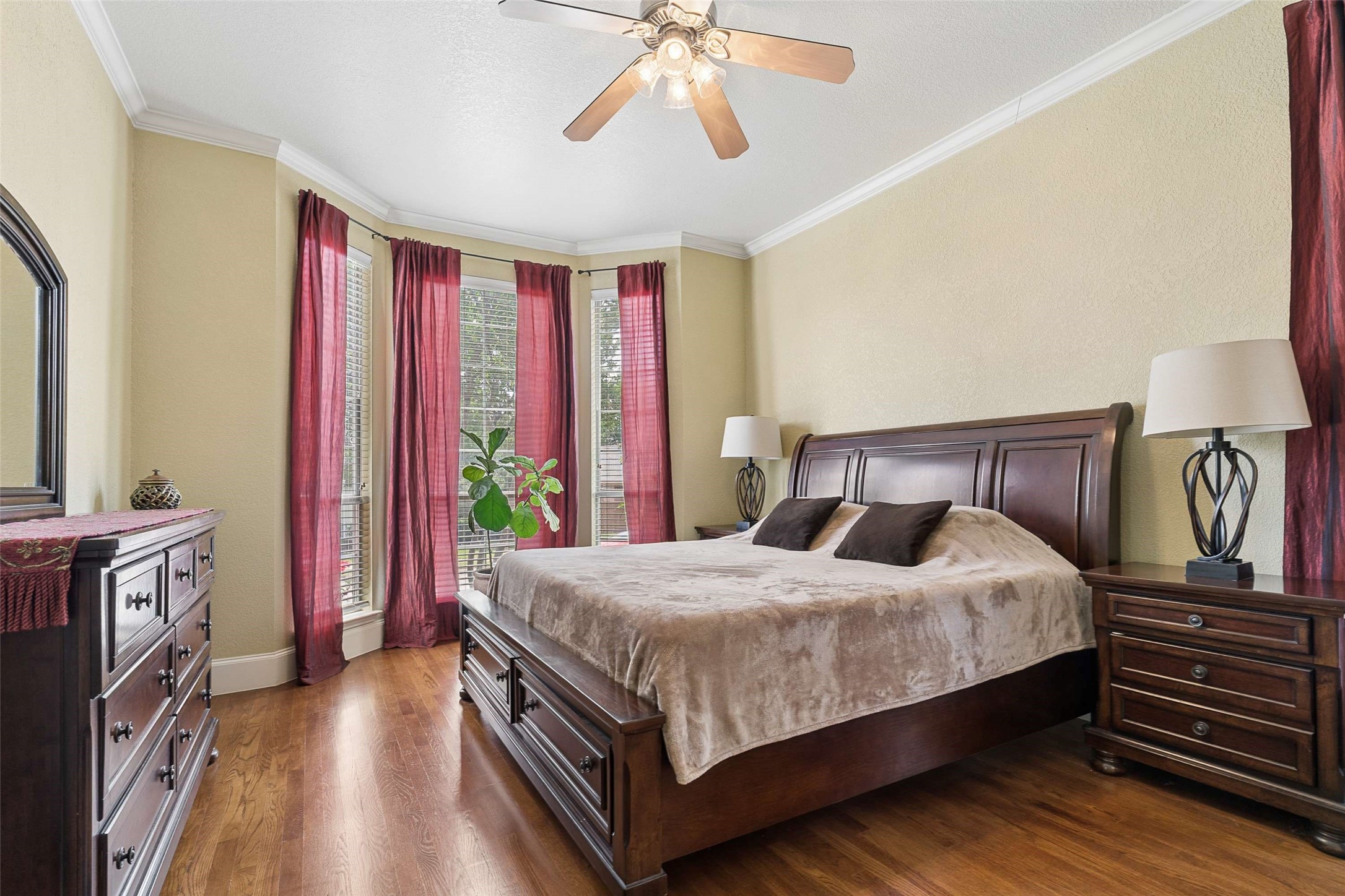 672 Raintree Circle