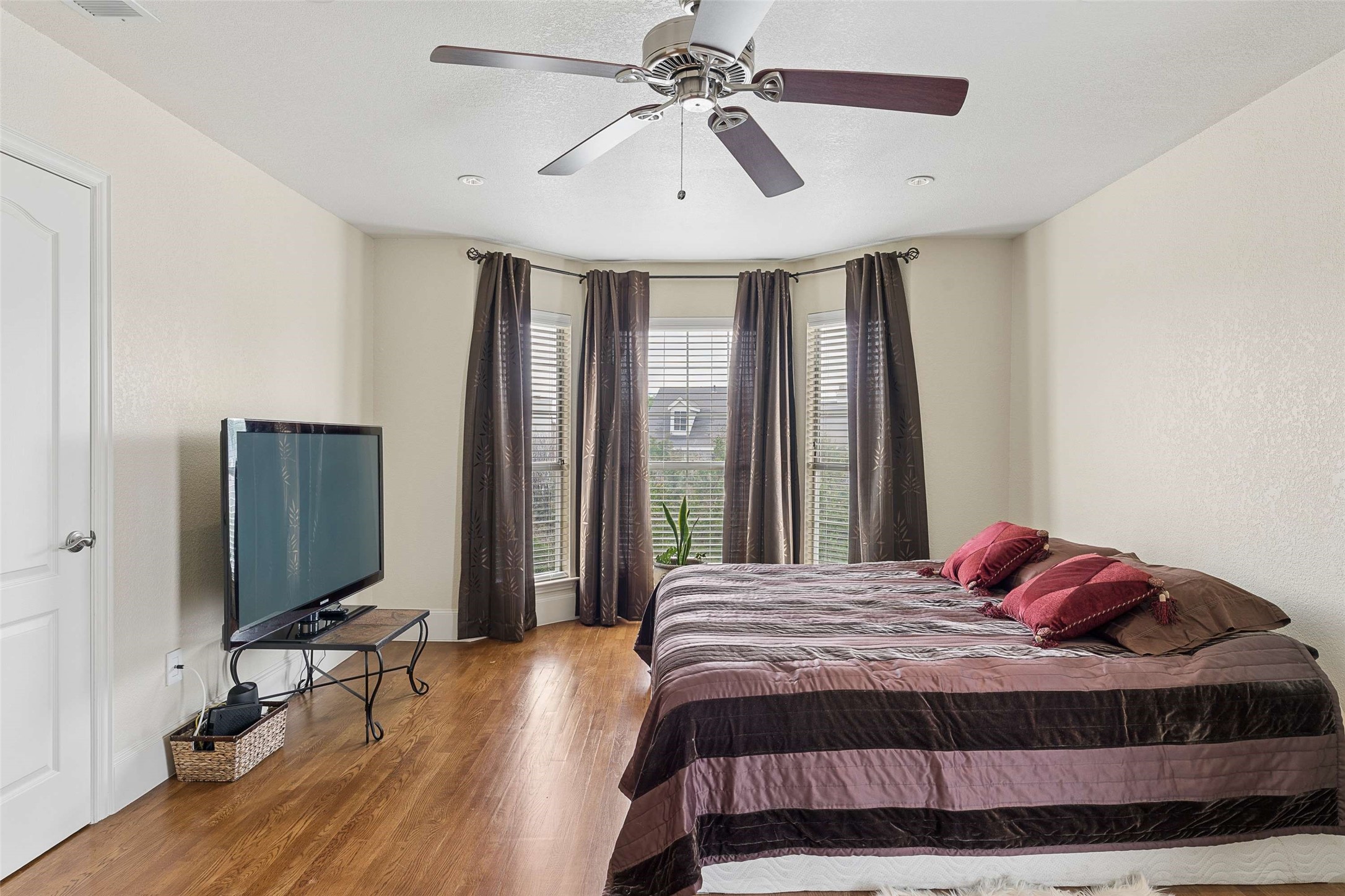 672 Raintree Circle