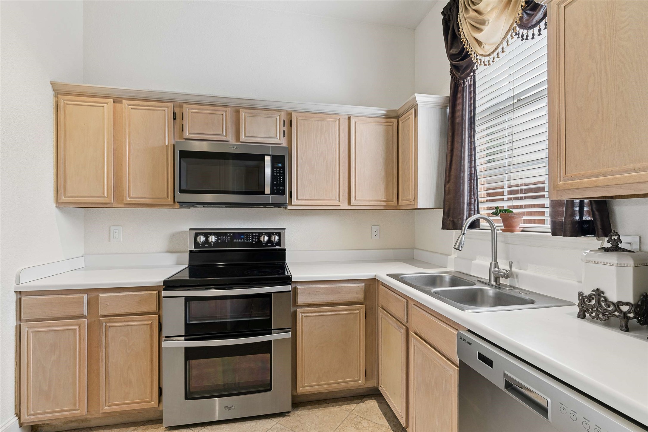 672 Raintree Circle