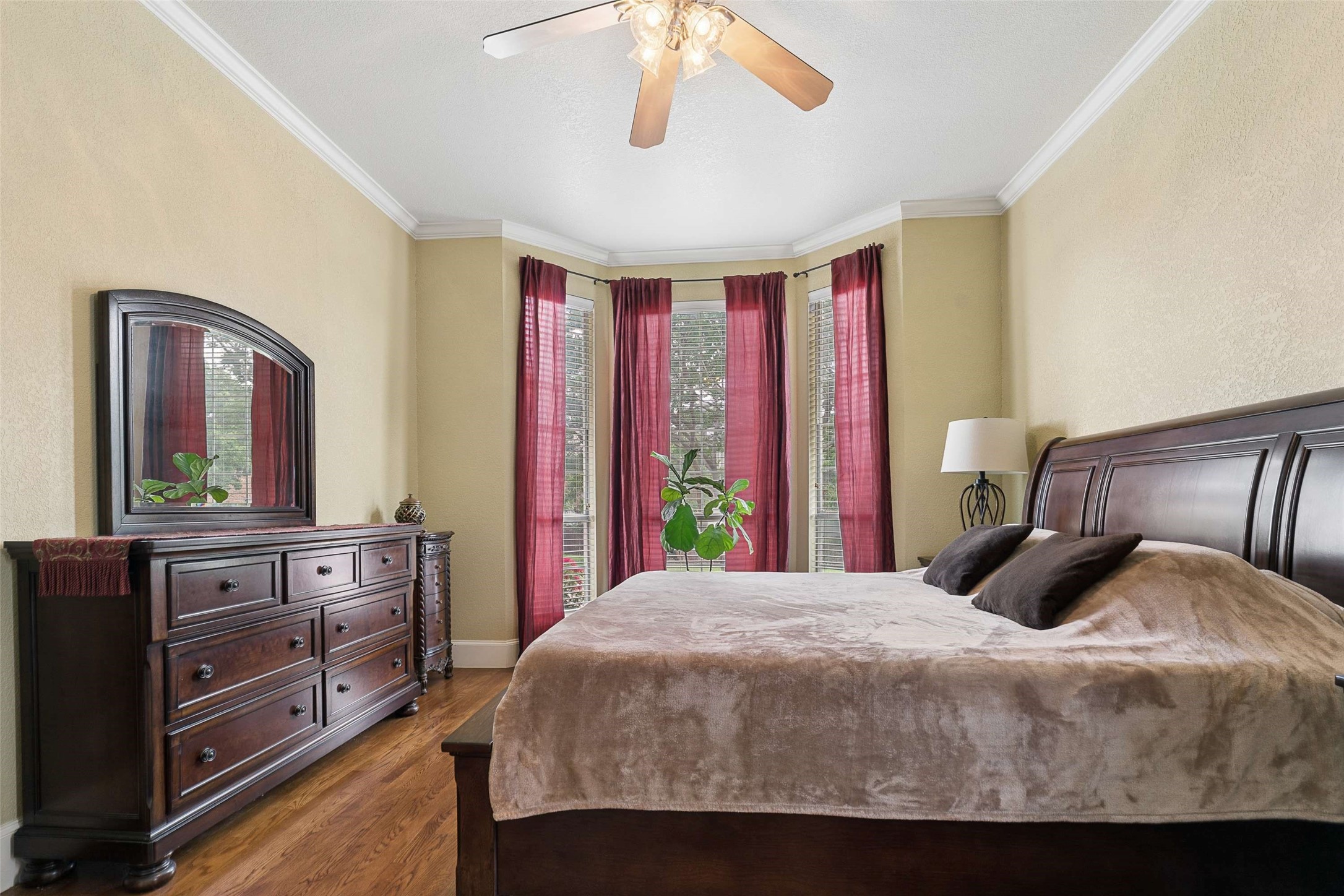 672 Raintree Circle