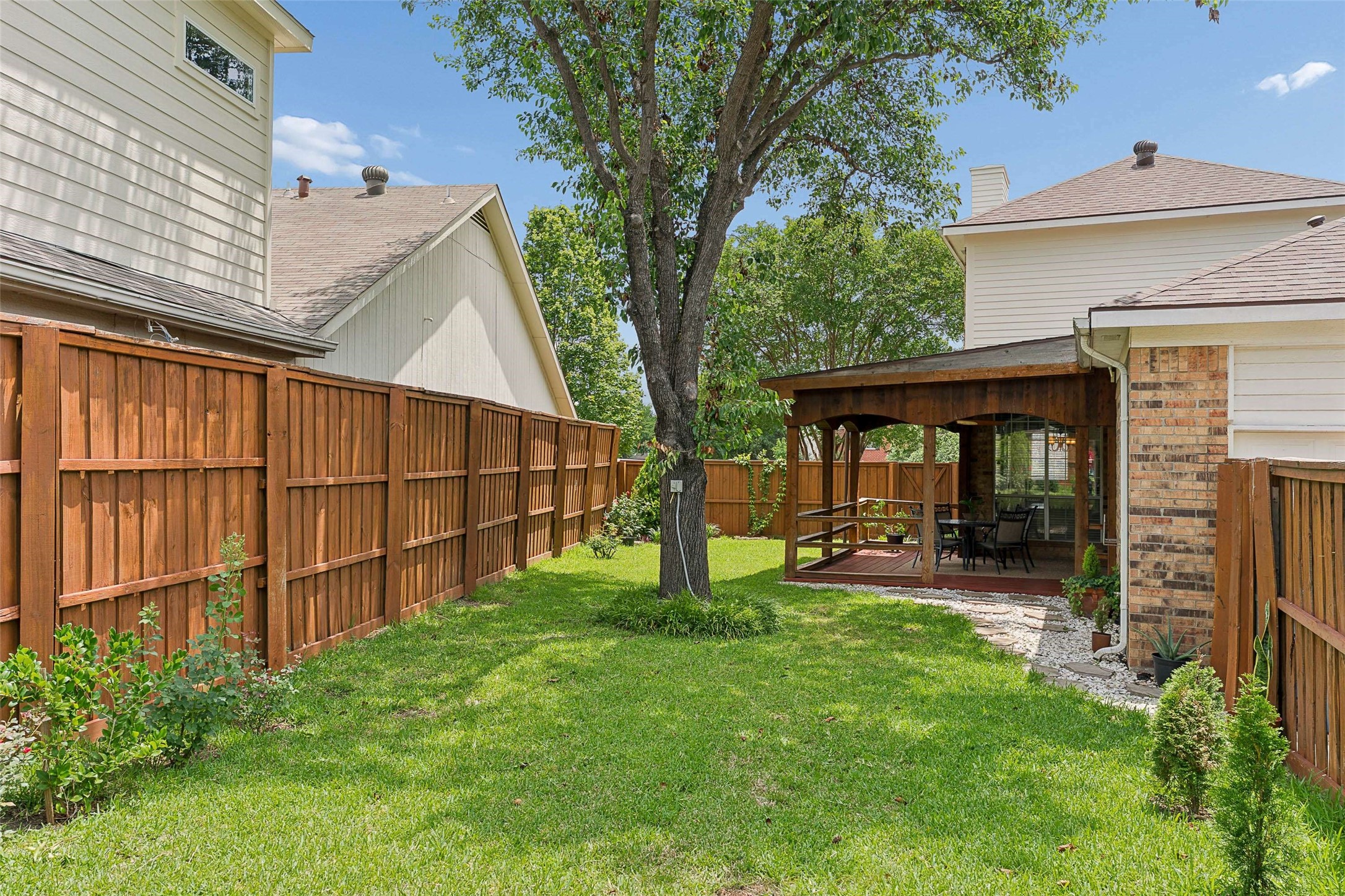 672 Raintree Circle