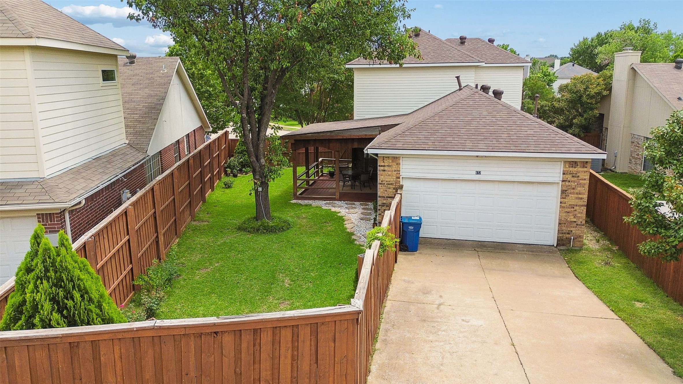 672 Raintree Circle