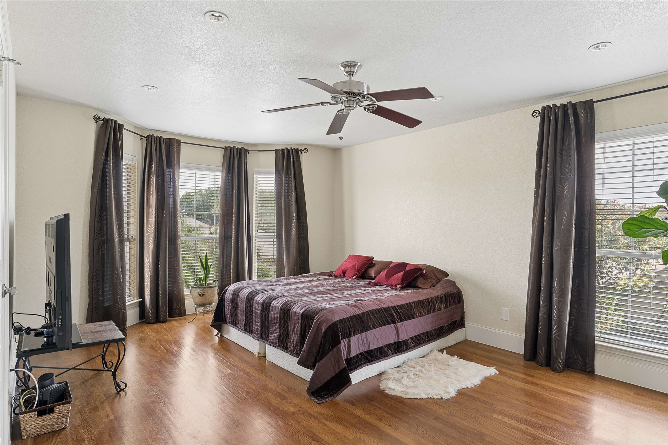 672 Raintree Circle