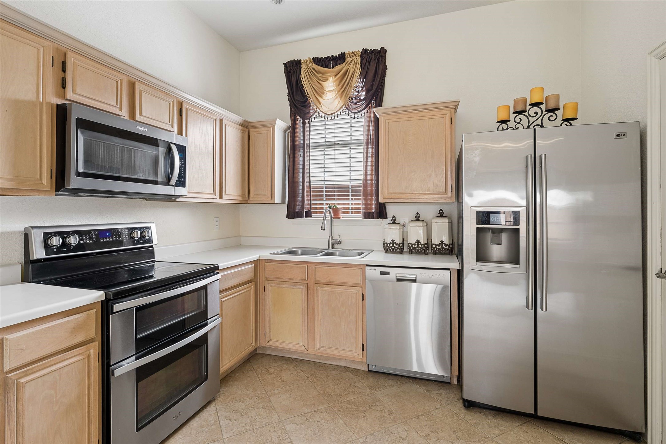 672 Raintree Circle