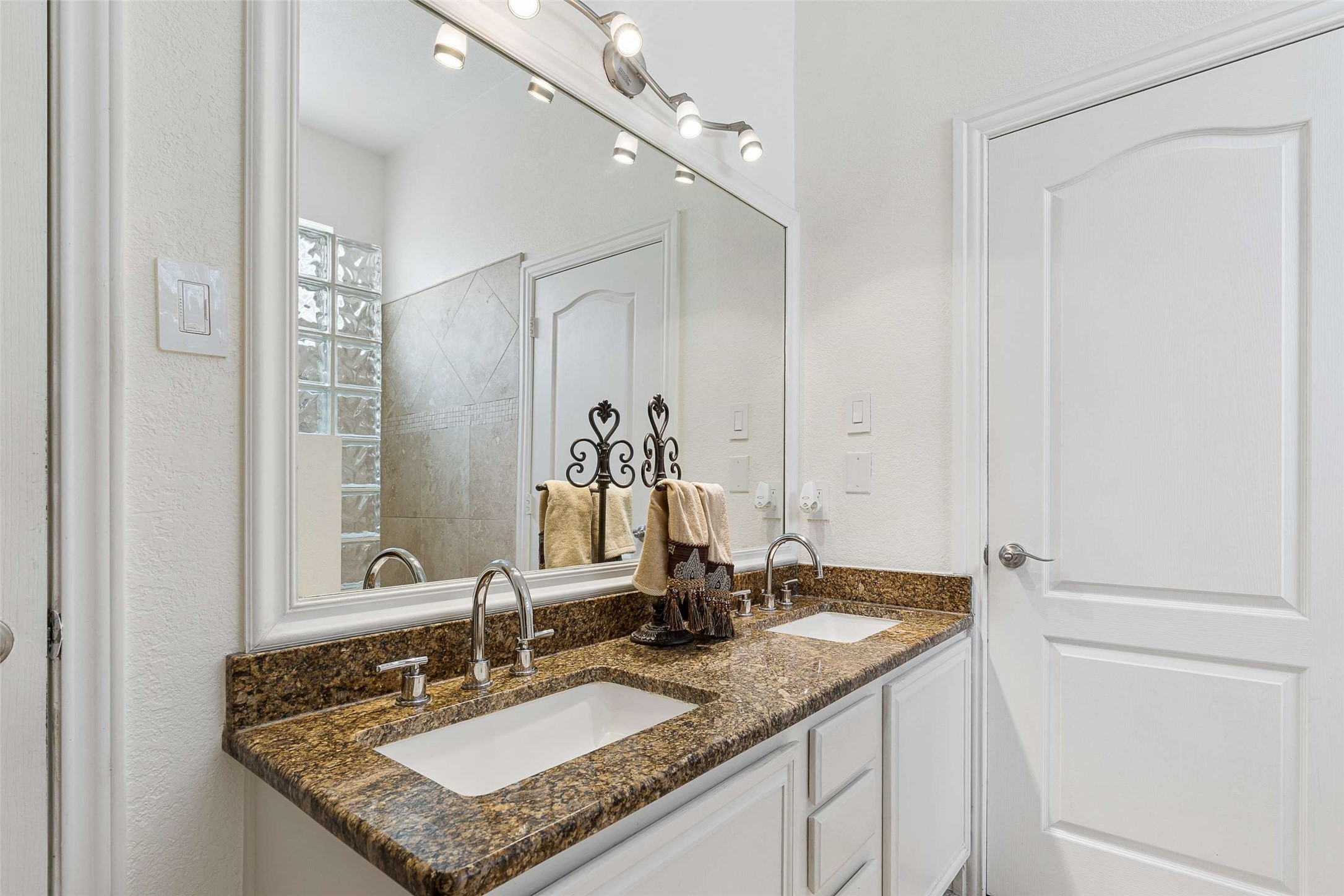 672 Raintree Circle