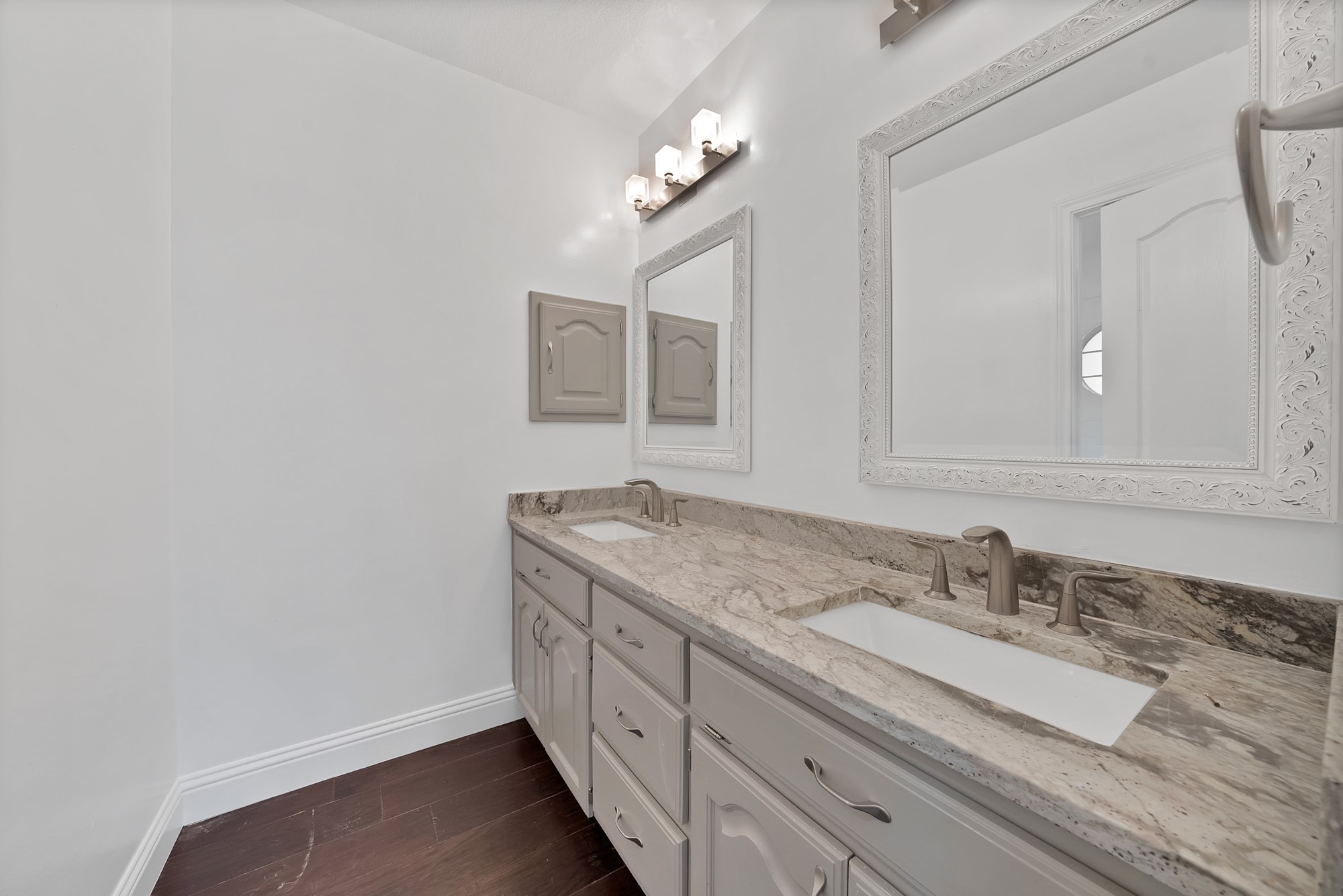 7605 Bridlewood Court