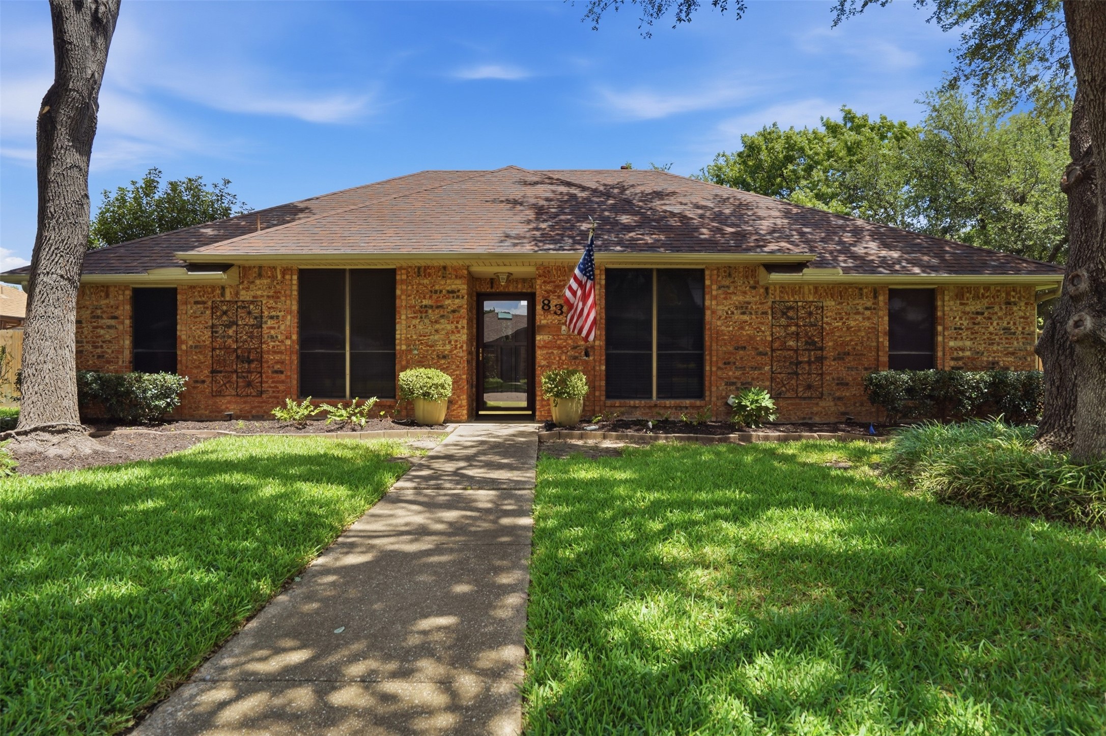834 Meadowglen Circle