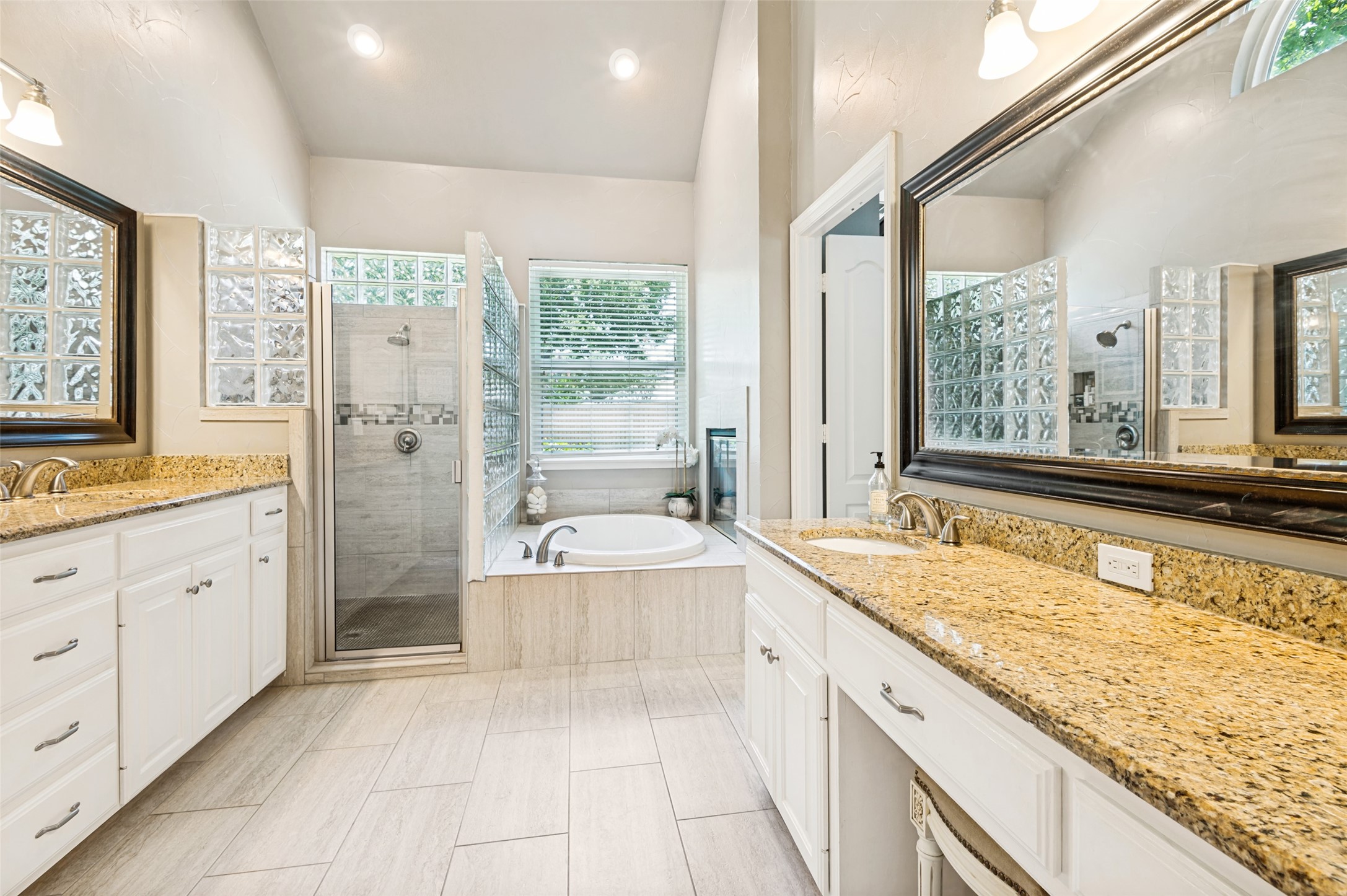 261 Candlelight Cove