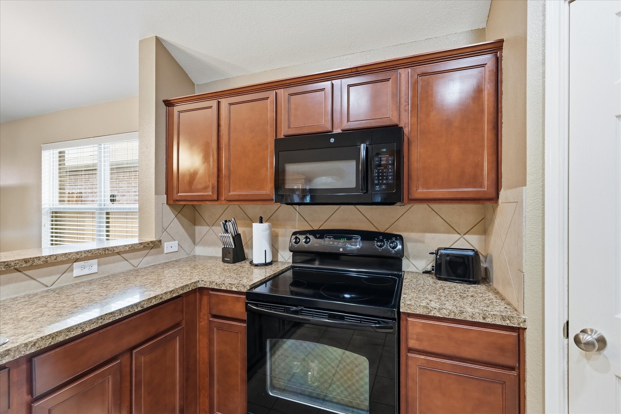 8845 Golden Sunset Trail