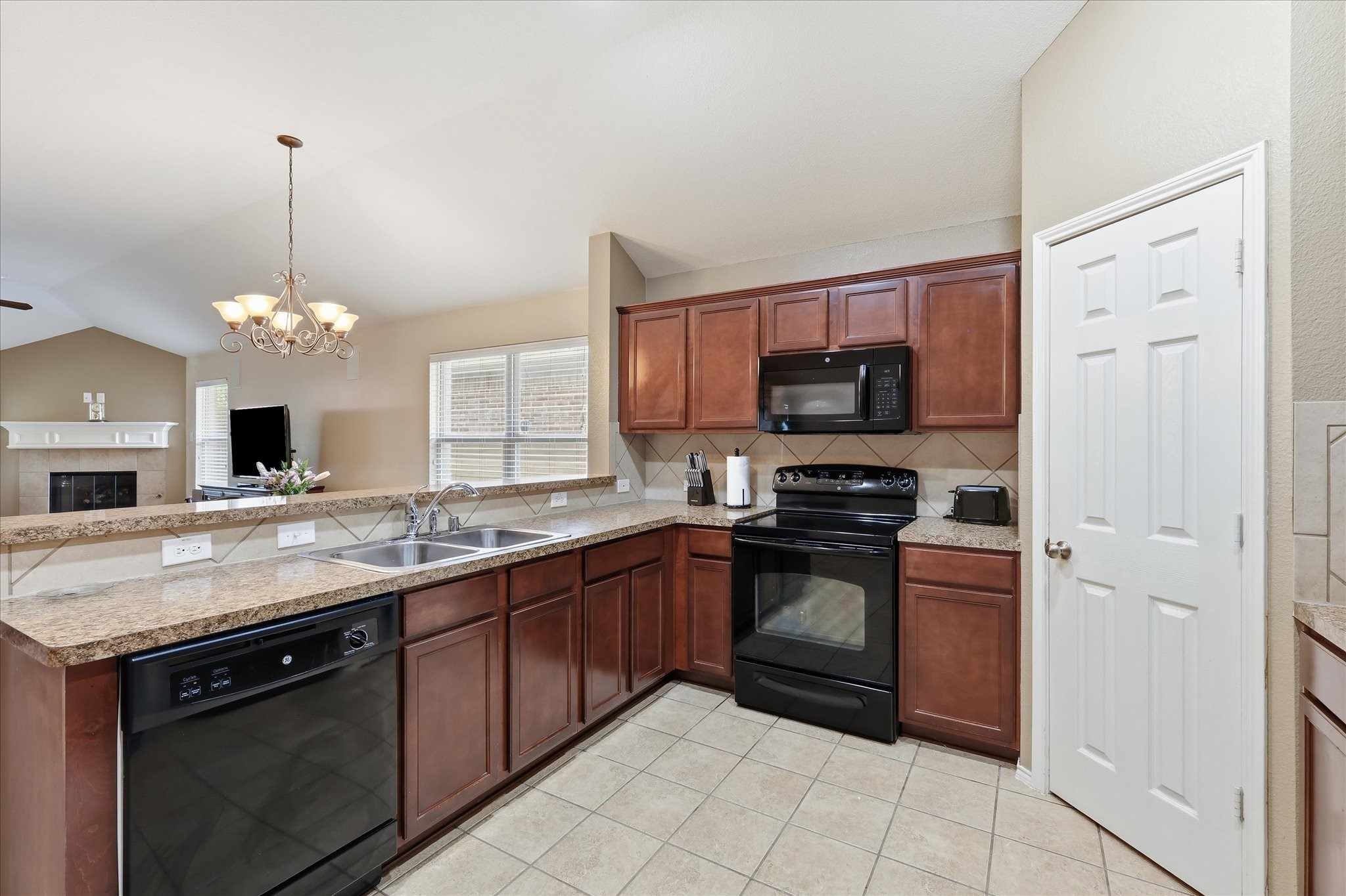 8845 Golden Sunset Trail