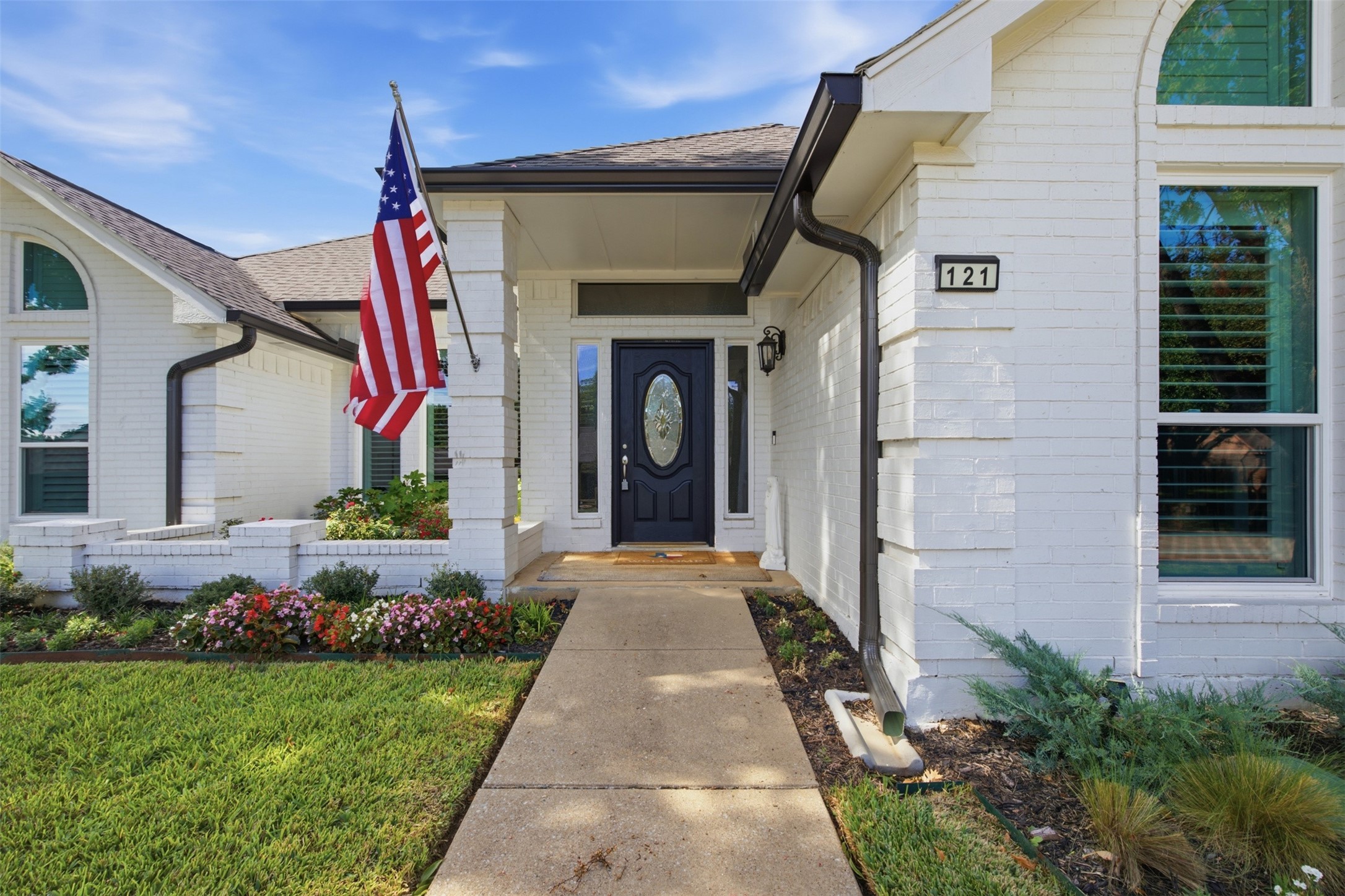 121 Lansdowne Circle