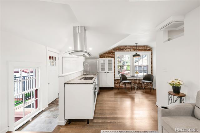 2715 W 37th Avenue