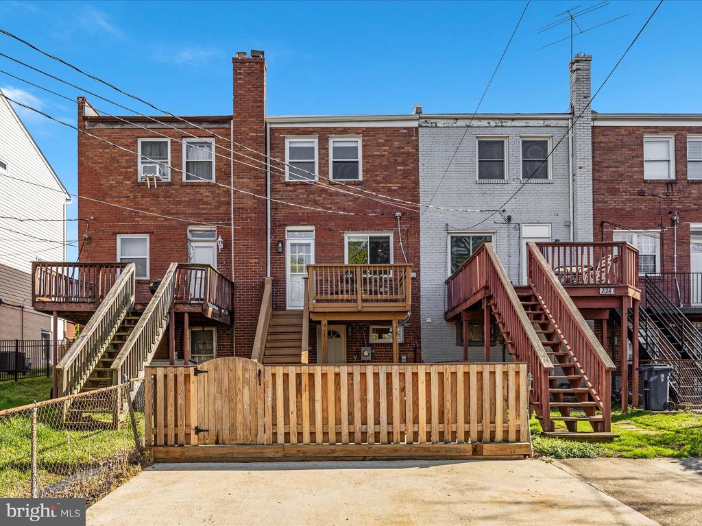 226 LYNHAVEN DRIVE