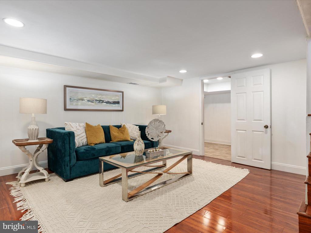 226 LYNHAVEN DRIVE