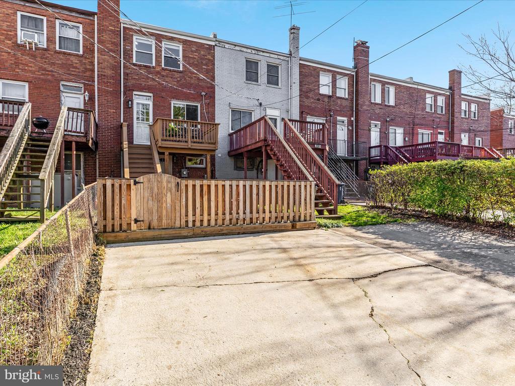 226 LYNHAVEN DRIVE