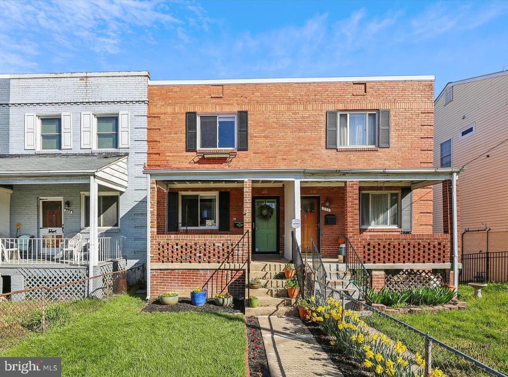226 LYNHAVEN DRIVE