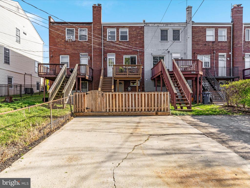226 LYNHAVEN DRIVE