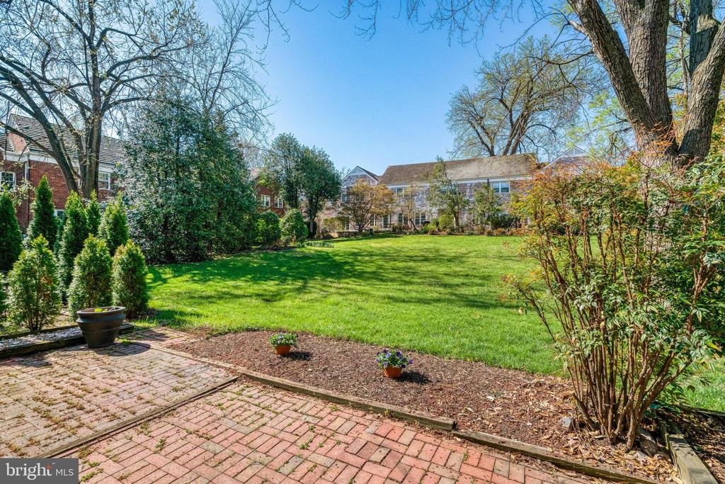 1405 MARTHA CUSTIS DRIVE