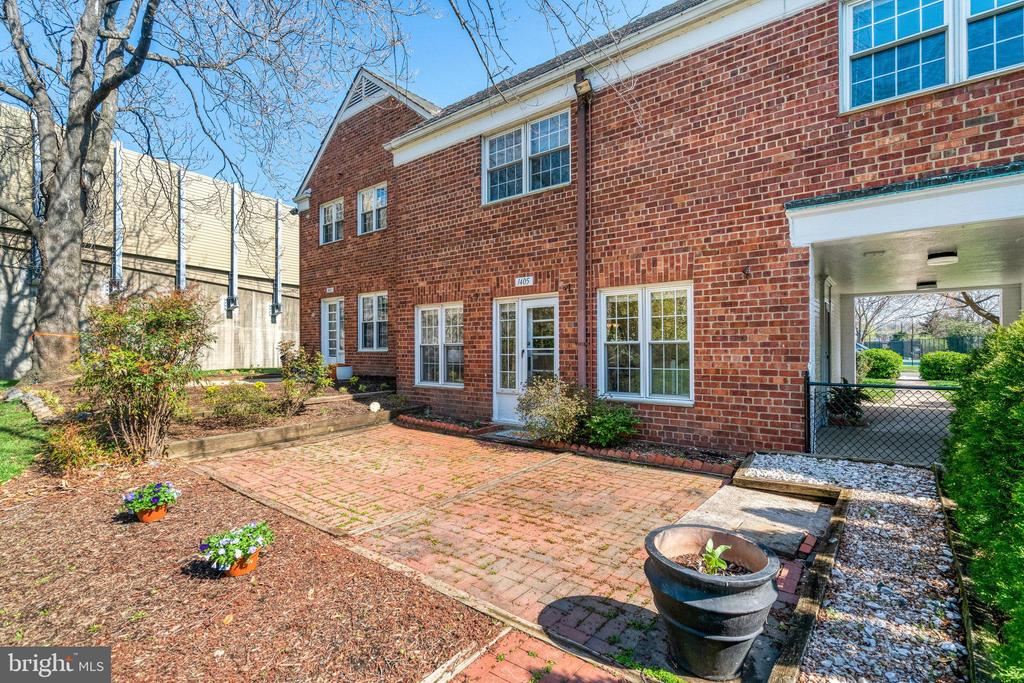1405 MARTHA CUSTIS DRIVE