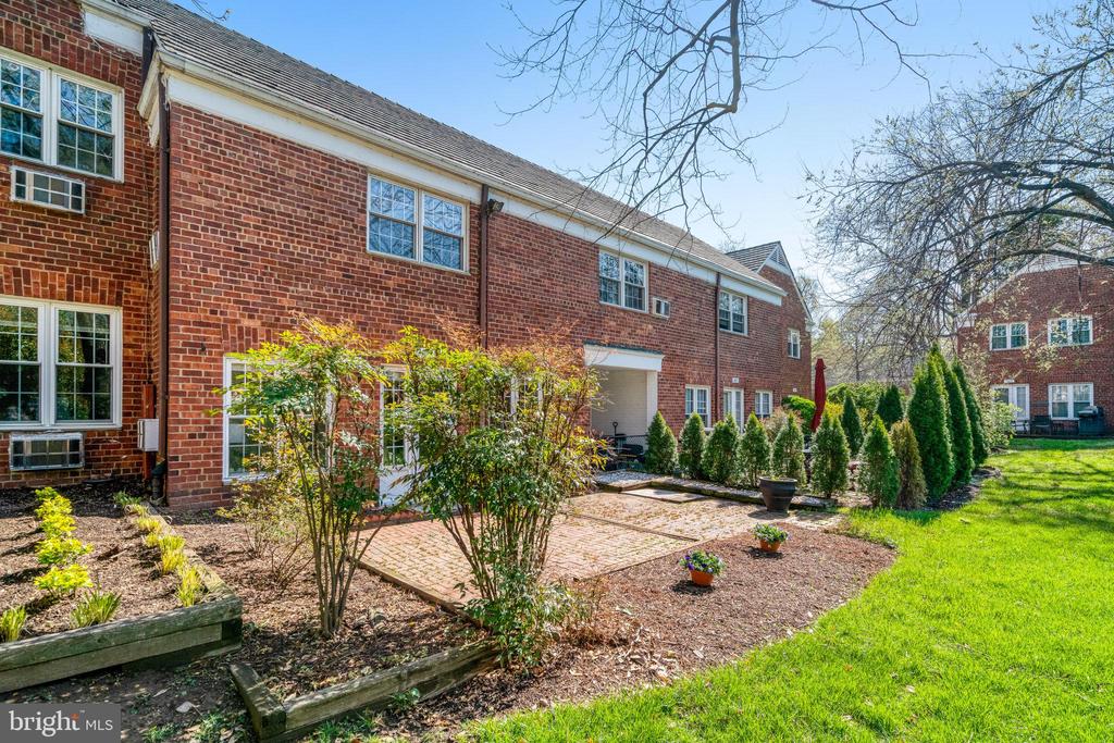 1405 MARTHA CUSTIS DRIVE