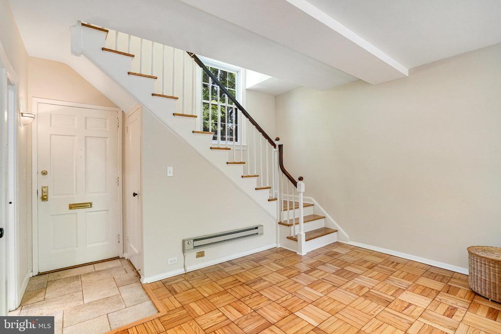 3736 GUNSTON ROAD