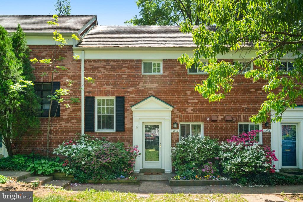 3736 GUNSTON ROAD