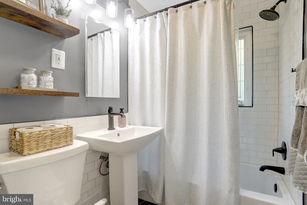 208 E BELLEFONTE AVENUE Unit: A