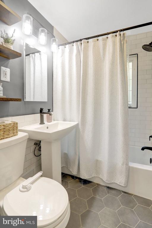 208 E BELLEFONTE AVENUE Unit: A