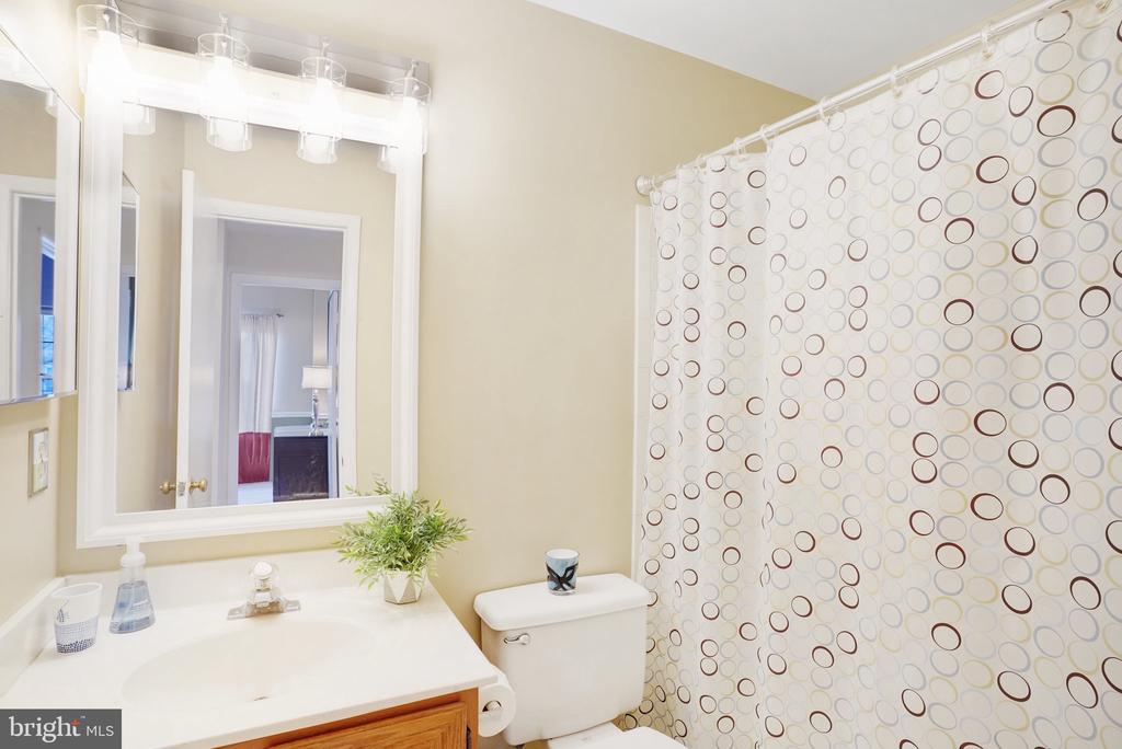 8309 LINDEN OAKS COURT