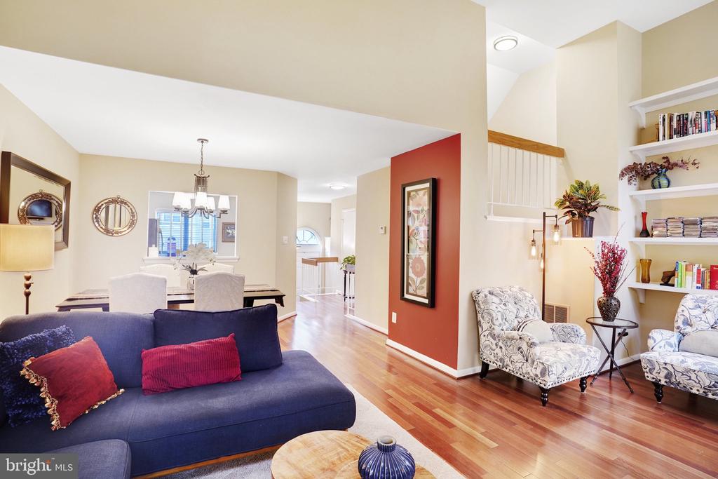 8309 LINDEN OAKS COURT
