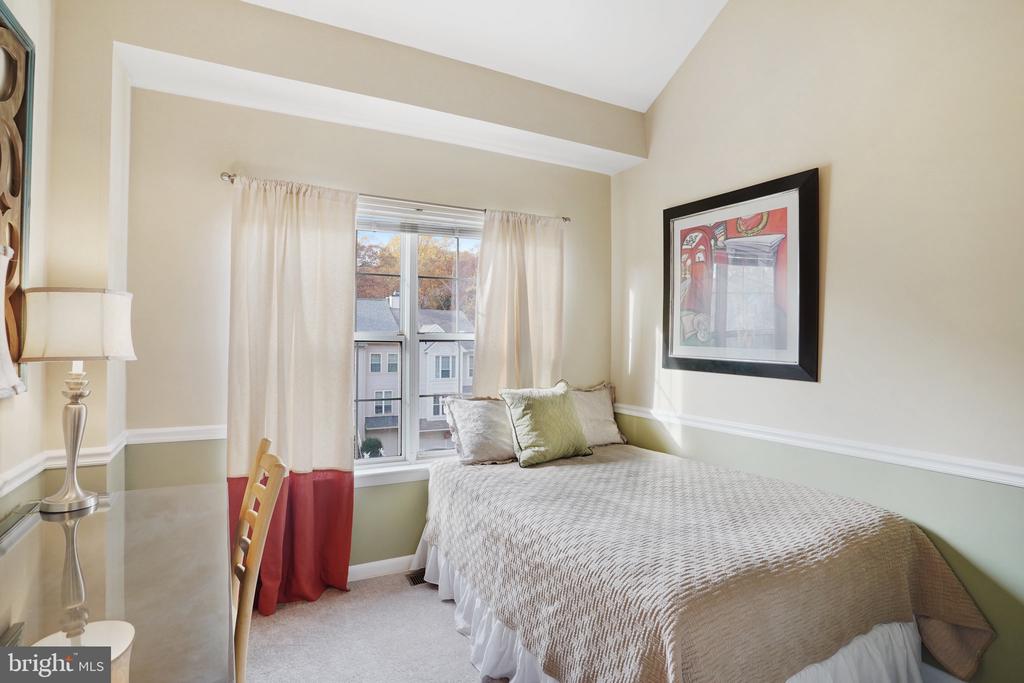 8309 LINDEN OAKS COURT