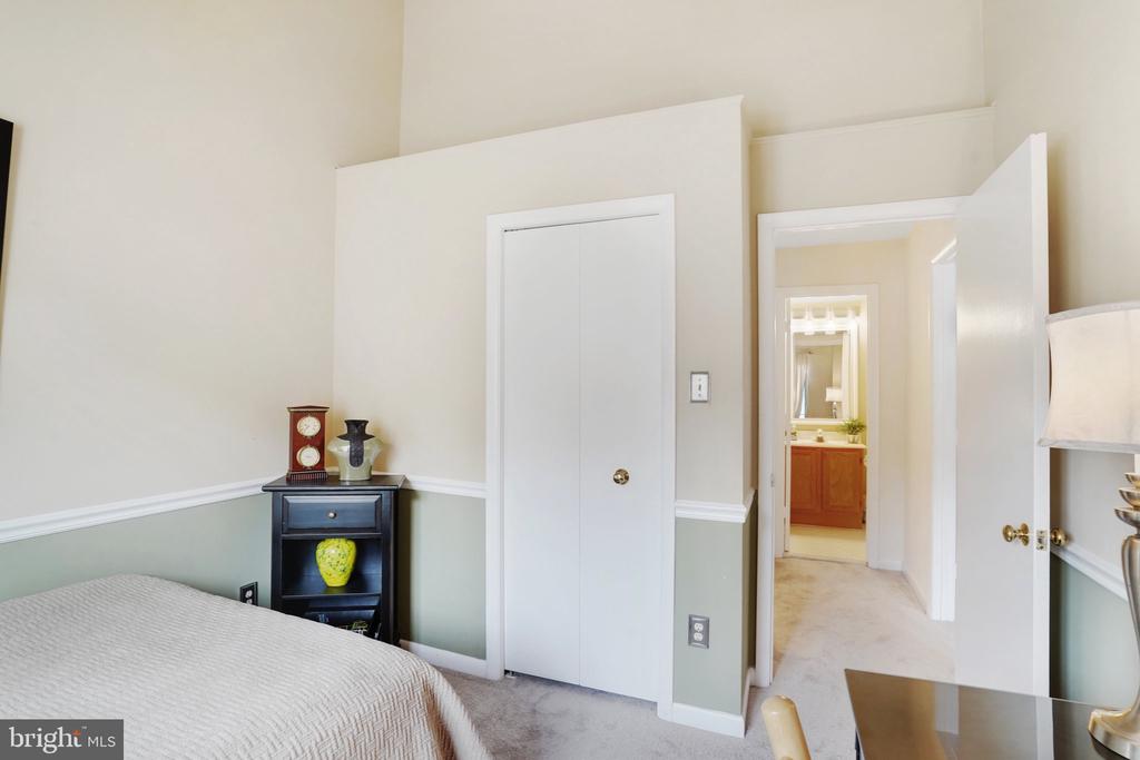 8309 LINDEN OAKS COURT