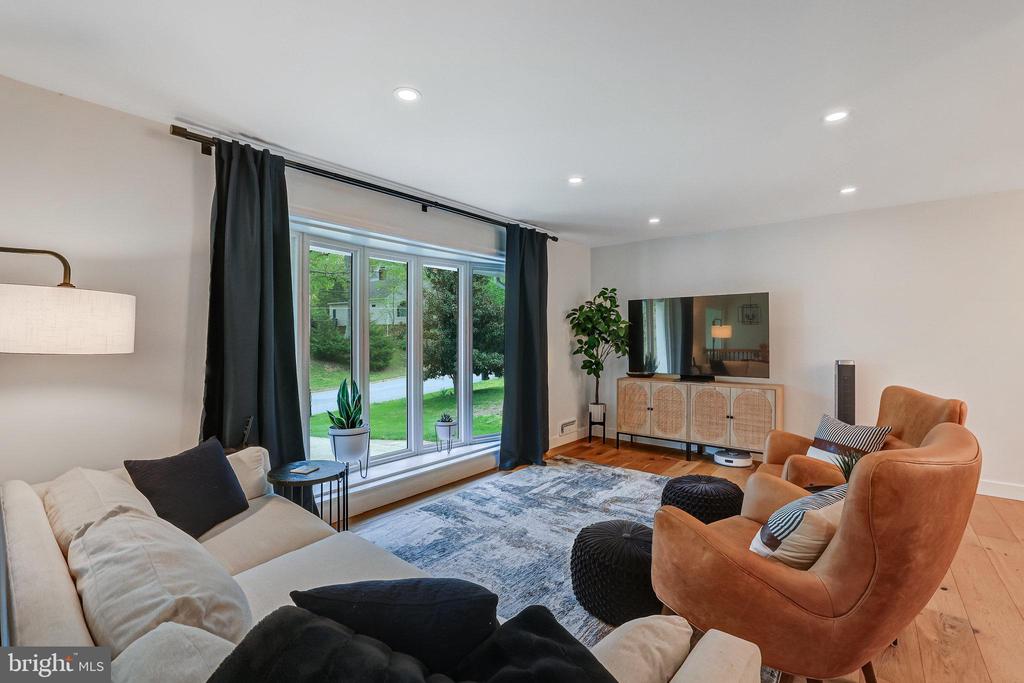 9222 PRESIDENTIAL DRIVE