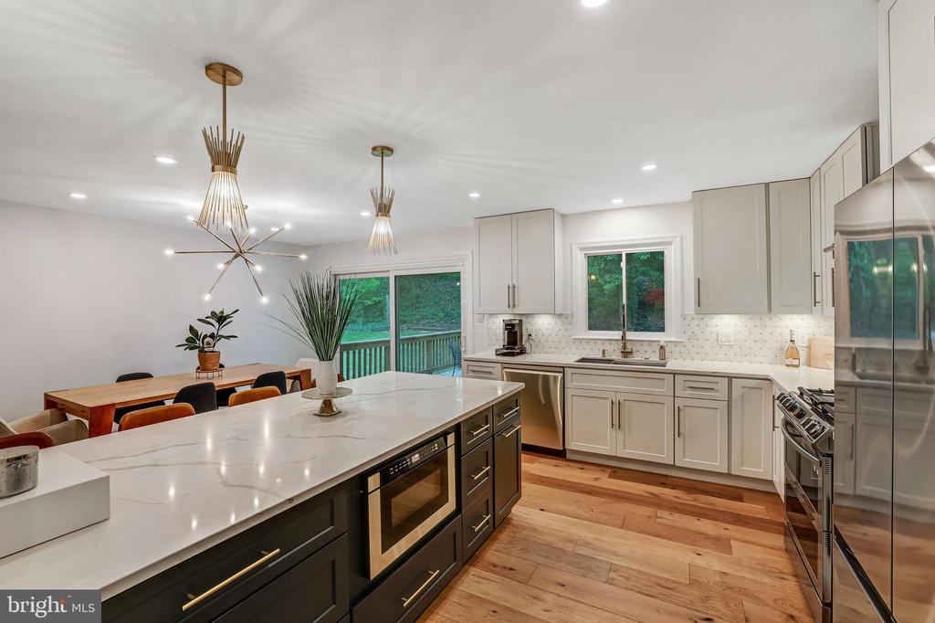 9222 PRESIDENTIAL DRIVE