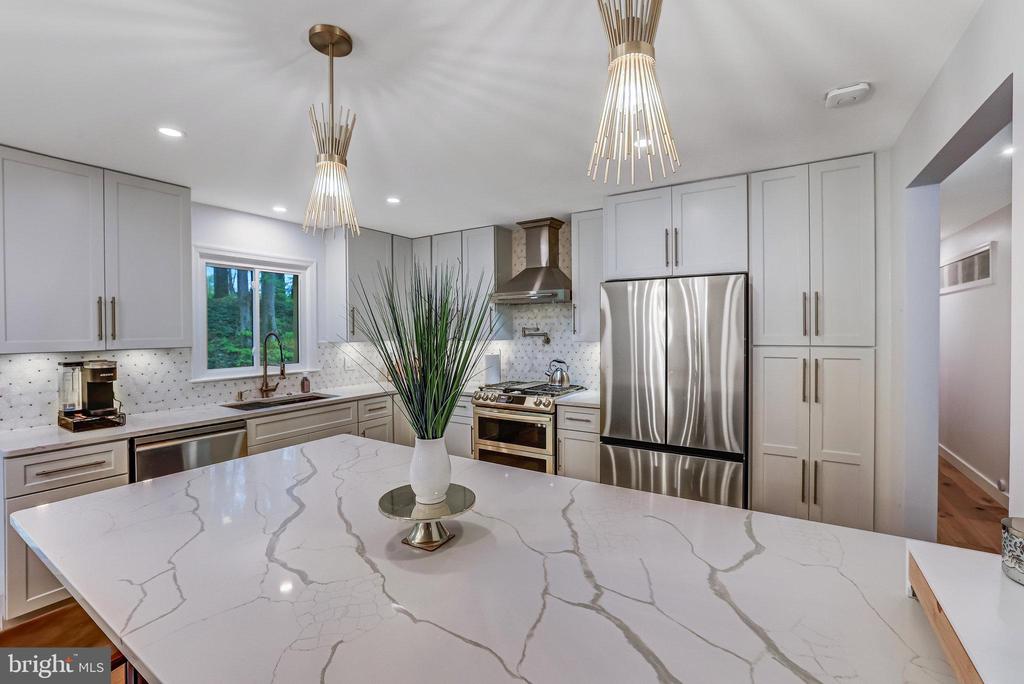 9222 PRESIDENTIAL DRIVE