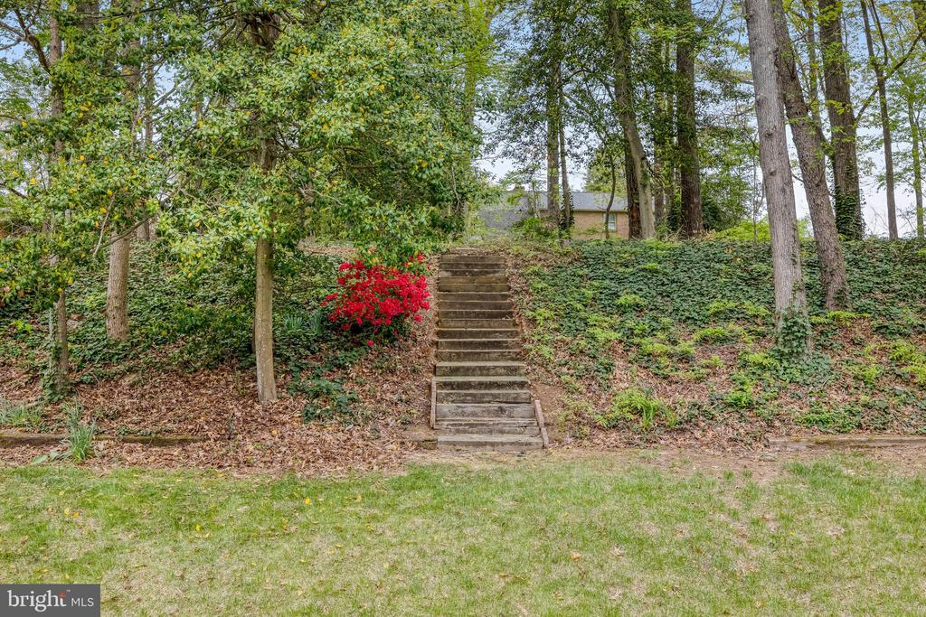 9222 PRESIDENTIAL DRIVE