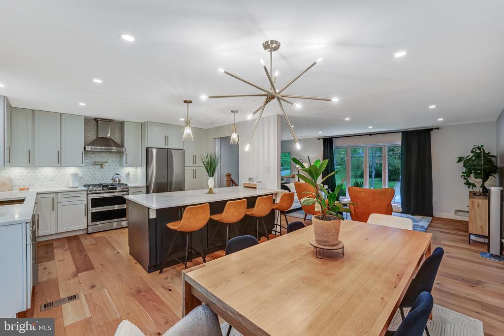 9222 PRESIDENTIAL DRIVE
