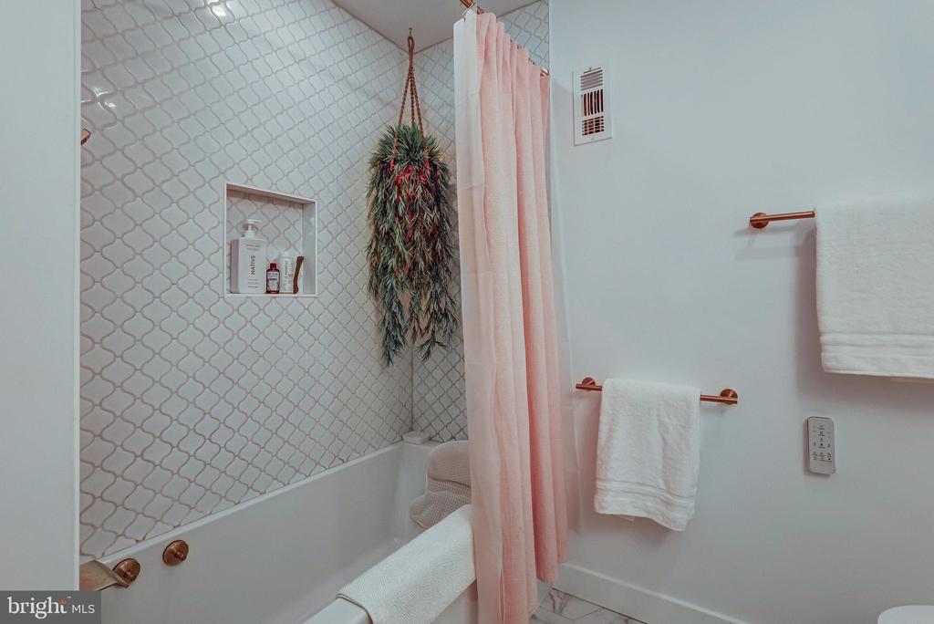 9222 PRESIDENTIAL DRIVE