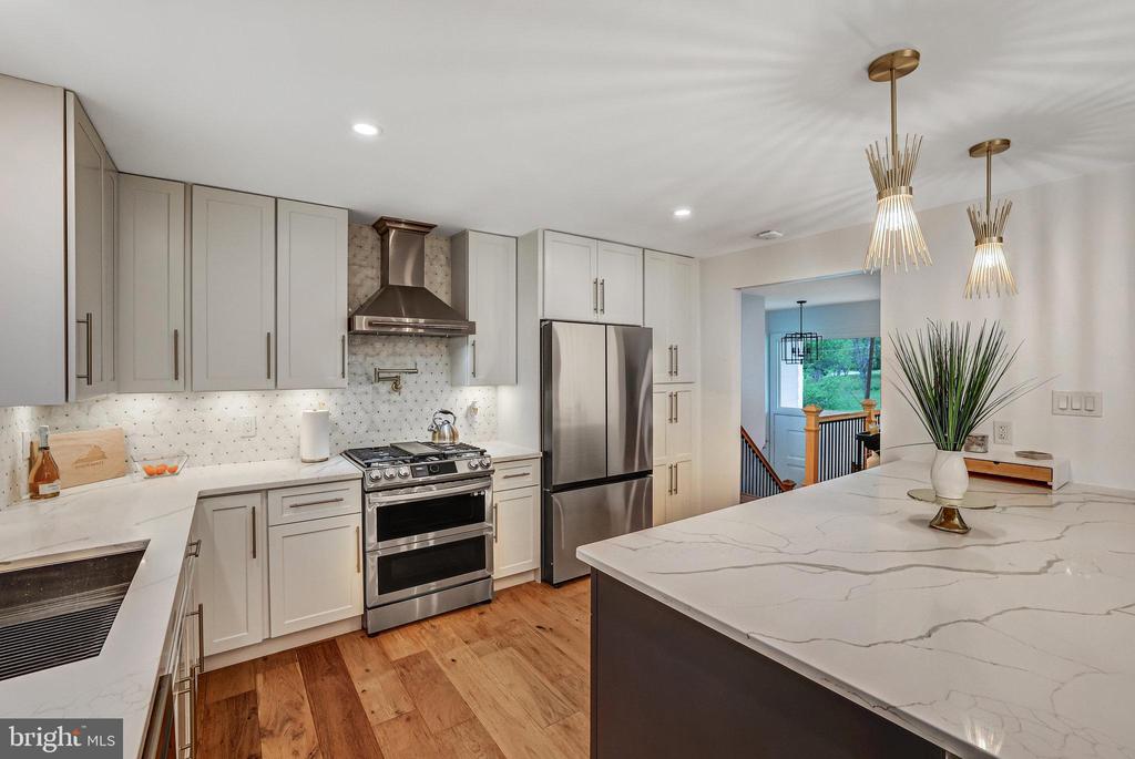 9222 PRESIDENTIAL DRIVE