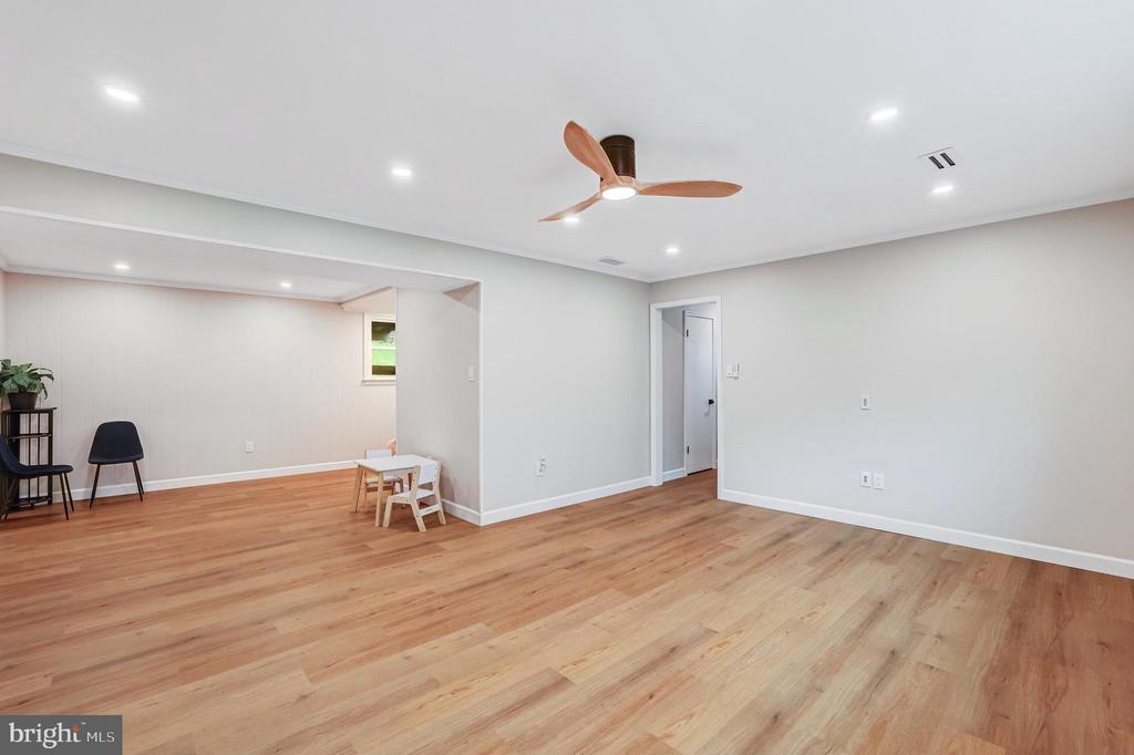 9222 PRESIDENTIAL DRIVE