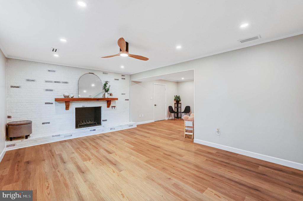 9222 PRESIDENTIAL DRIVE