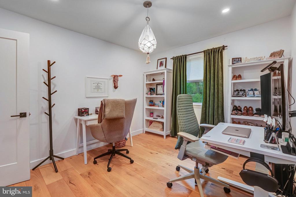 9222 PRESIDENTIAL DRIVE