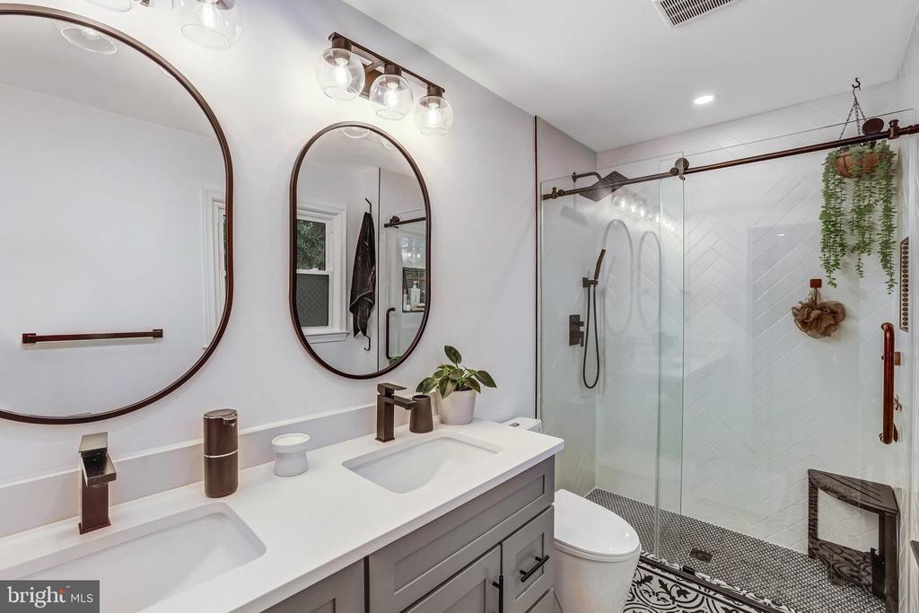 9222 PRESIDENTIAL DRIVE