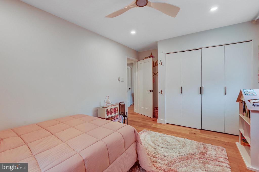 9222 PRESIDENTIAL DRIVE