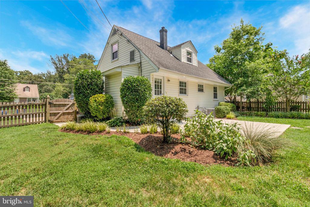 6910 QUANDER ROAD